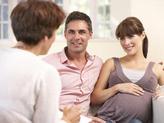 Újabb jele annak, hogy fogy a magyar: lassan nincs, aki felvegye a babaváró hitelt